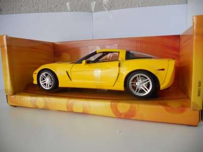 Corvette Z06 - Hot Wheels - 1:18 - Yellow