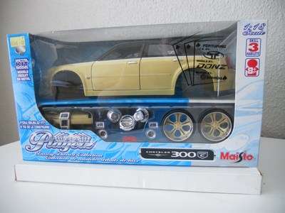 Chrysler 300 - Diecast Metal Model Kit - 1:18 Black/Gold