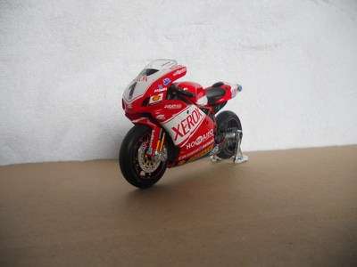 Ducati 999 - James Toseland - 1:18 Maisto