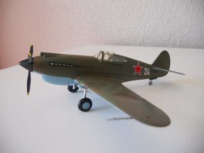 P-40B/C "Warhawk" 154th IAP Soviet Aviation 1942 WWII Aircraft Series-1:72 Easy Model