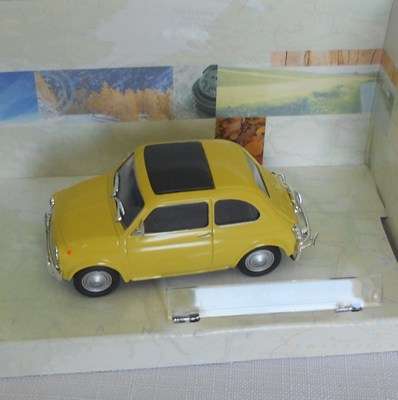 Fiat 500L - 1:43 Cararama