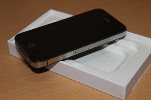 APPLE iPHONE 4 - 8GB - APPLE REPLACEMENTS IN BOX - EXCELLENT CONDITION + WARRANTY !!!