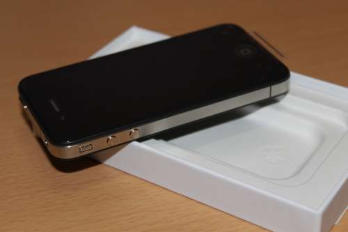 APPLE iPHONE 4 - 8GB - APPLE REPLACEMENTS IN BOX - EXCELLENT CONDITION + WARRANTY !!!