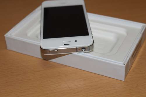 APPLE iPHONE 4 - 8GB - APPLE REPLACEMENTS IN BOX - EXCELLENT CONDITION + WARRANTY !!!