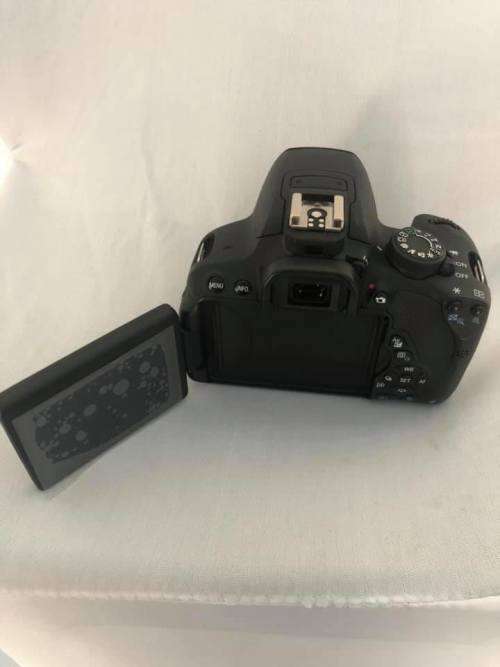 CANON EOS 700D BUNDLE - 18-55mm IS LENS + EXTRAS - BRAND NEW + WARRANTY !!!