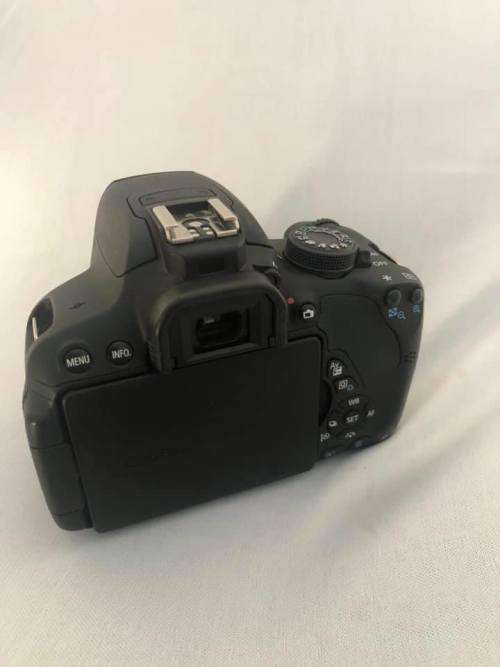 CANON EOS 700D BUNDLE - 18-55mm IS LENS + EXTRAS - BRAND NEW + WARRANTY !!!