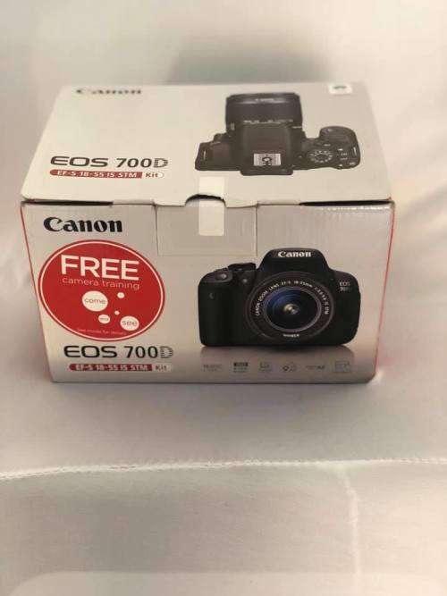 CANON EOS 700D BUNDLE - 18-55mm IS LENS + EXTRAS - BRAND NEW + WARRANTY !!!