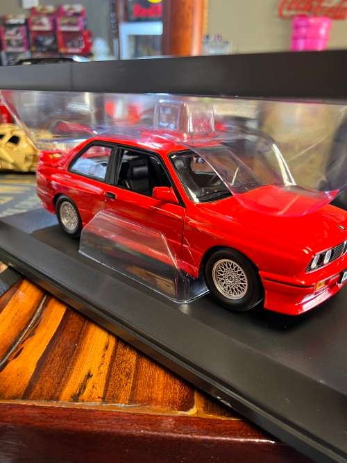 BMW E30 M3 1987 - Minichamps 1/18 scale - Bmw Dealer edition -Brand New