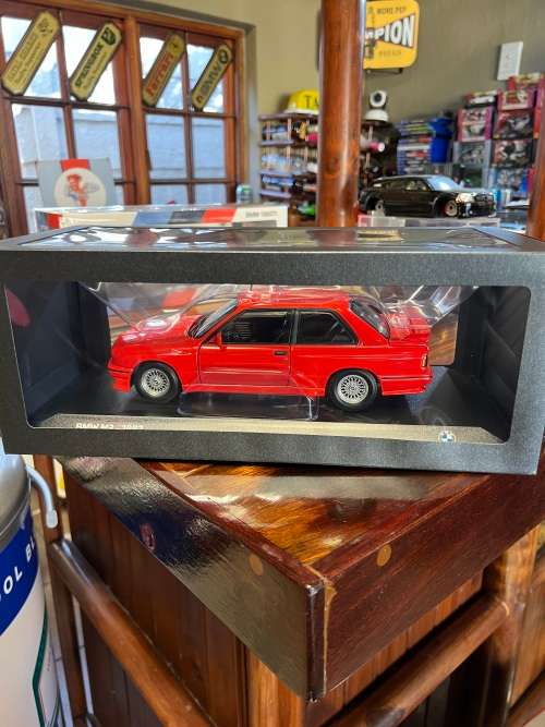 BMW E30 M3 1987 - Minichamps 1/18 scale - Bmw Dealer edition -Brand New