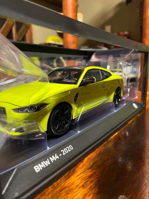 BMW M4 2020 - 1/18 scale MINICHAMPS BMW Dealer Edition - BRAND NEW !!!