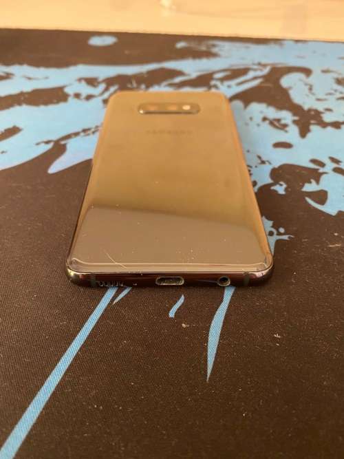 Samsung Galaxy S10e 128gb Black with UAG Case *NO RESERVE*