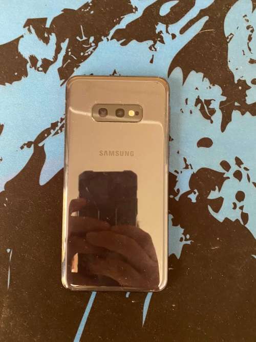 Samsung Galaxy S10e 128gb Black with UAG Case *NO RESERVE*