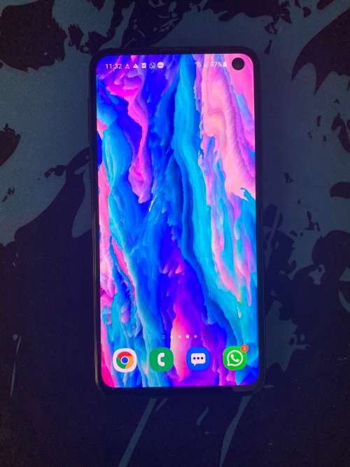 Samsung Galaxy S10e 128gb Black with UAG Case *NO RESERVE*