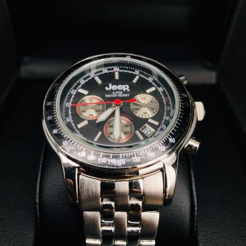 BRAND NEW >> JEEP Rugged Grand Date Chrono Watch 44mm with Jeep Tin and papers