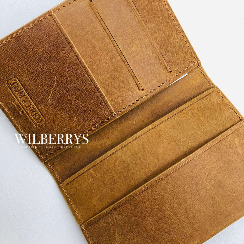 Retail: $129 / R2,199.00 TOM & FRED London® Men's CAMEL TAN Manchester Vertical Bi-fold Wallet