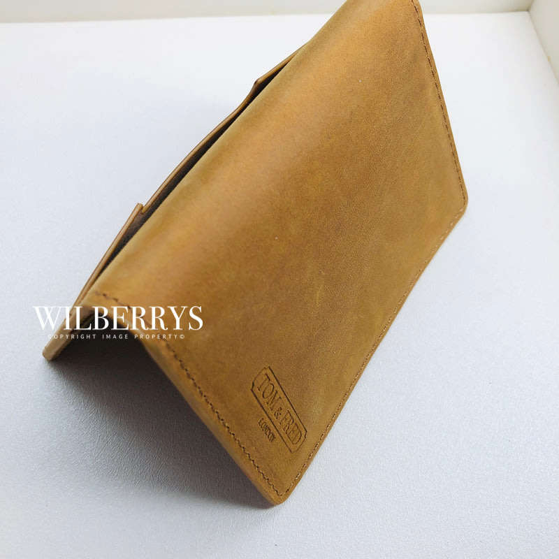 Retail: $129 / R2,199.00 TOM & FRED London® Men's CAMEL TAN Manchester Vertical Bi-fold Wallet