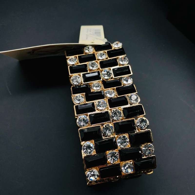 last 1! Must see! Retail: R2,000.00 AMRITA NEW YORK Casey Stretch Bracelet
