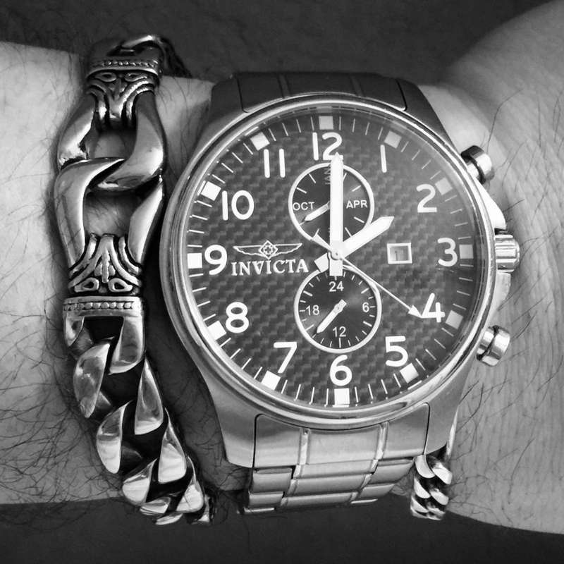 Retail: R6,000.00 INVICTA Classic Chrono Carbon 48mm Silver/Black BRAND NEW BOXED