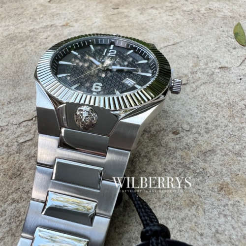 **Retail: R10,000.00*** VERSACE Men's Versus Chicago Surgical Steel Watch BRAND NEW IN BOX
