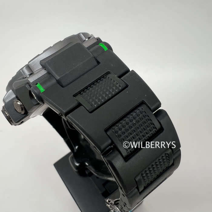 SMAEL Men`s Shock Proof MILITAIRE BLACK / GREEN Watch 5ATM WATER RESISTANT