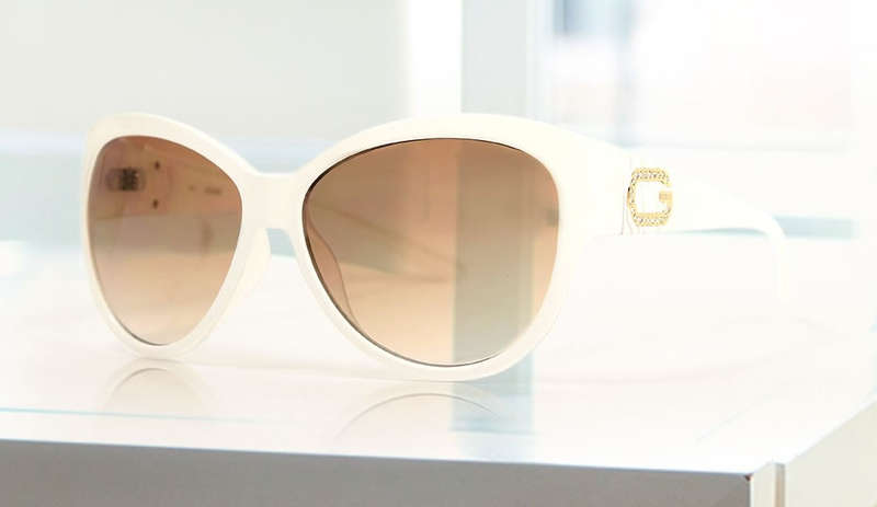 Genuine, New!! GUESS Snow White G Diamante Sunglasses + LEOPARD CASE!!