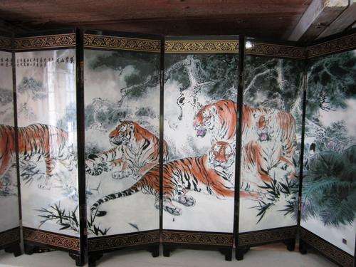 ESTATE SALE LOT 85 LACQUERED CHINESE TABLE SCREEN