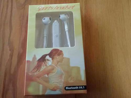 BRAND New WIRELESS EARPHONES