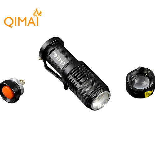High brightness zoom flashlight