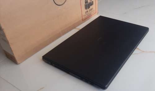 7TH Gen Dell Inspiron i5 @ 2.50Ghz, 8gb Ram, 500gb HHD, 15.6` Display, HDMI, DVD, Windows 10 (MINT!)