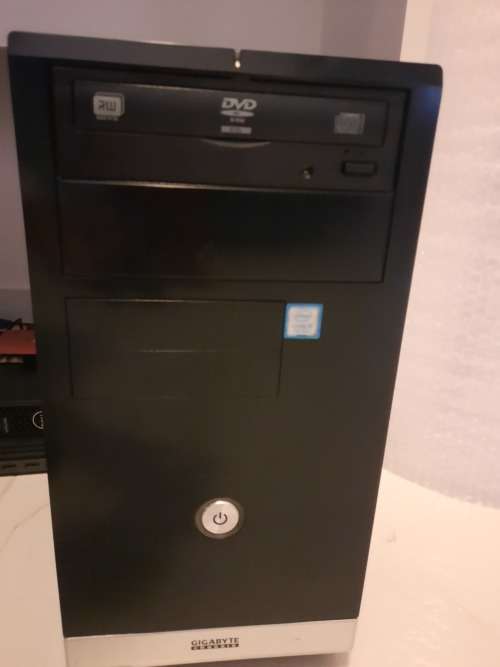 7th gen i5 Gigabyte tower @ 3.00Ghz, 8gb Ram, 500gb HHD, DVD, USB3.0, Windows 10