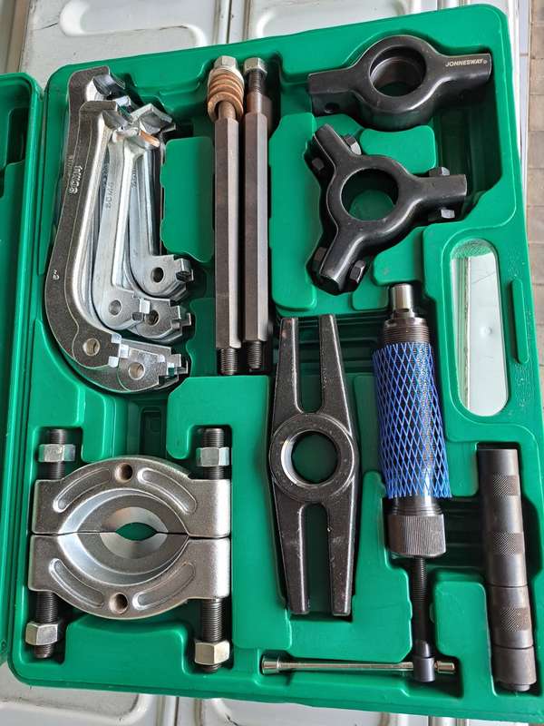Bearing / gear puller hydraulic 25 pce 10 tons - Jonnesway