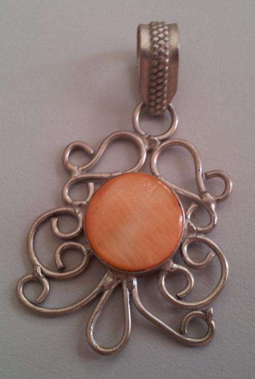 ORANGE MOTHER OF PEARL STERLING SILVER PENDANT @ EXCELLENT LOW START!