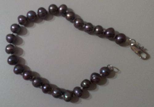 PEACOCK BLACK FRESHWATER PEARL BRACELET