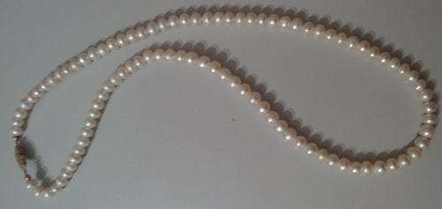 ** ELEGANT CREAM FRESHWATER PEARL NECKLACE **