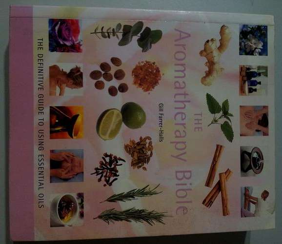 THE AROMATHERAPY BIBLE - The definitive guide to using essential oils - Gil Farrer-Halls