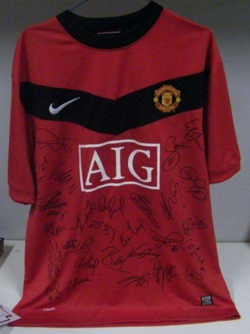 Man United Signed Shirt with Certificate of Authenticity