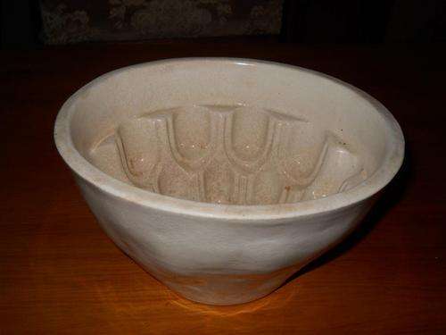Beautiful jelly mould. Excellent condition!!