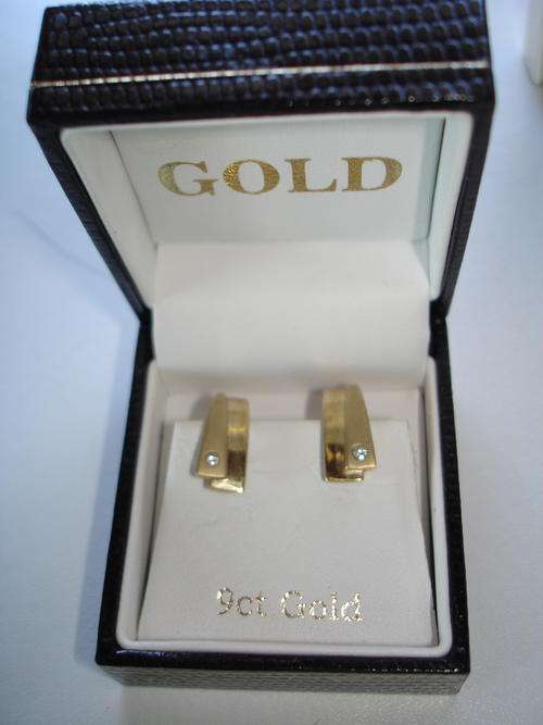EARRINGS 9CT GOLD WITH CUBIC STONE