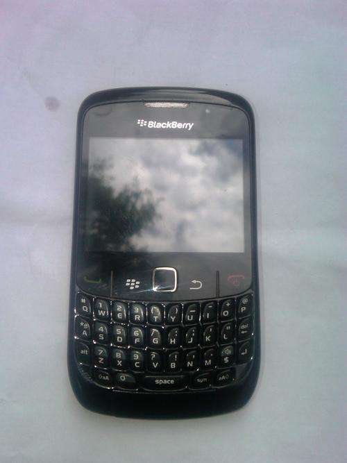Blackberry 8520 9 months old