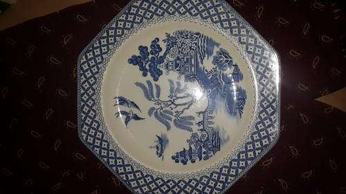 Alfred Meakin Octagonal Dinner Plate in blue & white "Willow" pattern.