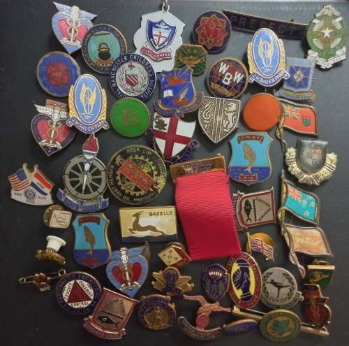 Vintage lot of badges. 48 badges for one bid. Bargain lot.