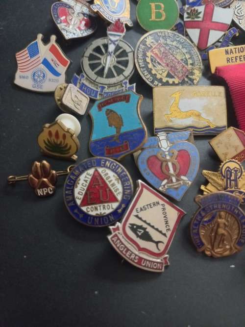 Vintage lot of badges. 48 badges for one bid. Bargain lot.