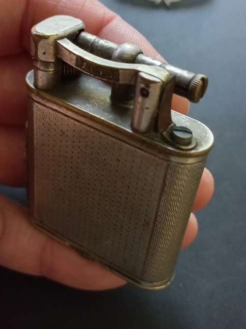 Vintage original Dunhill lighter. Excellent collectors item