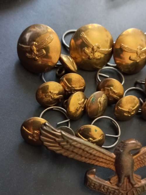 SA Airforce badge and button lot.