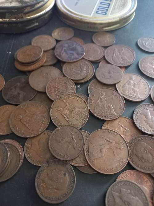 Tin with over 60 Great Britain pennies and half pennies