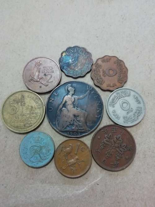 Mixed international coins - Bid per coin x9