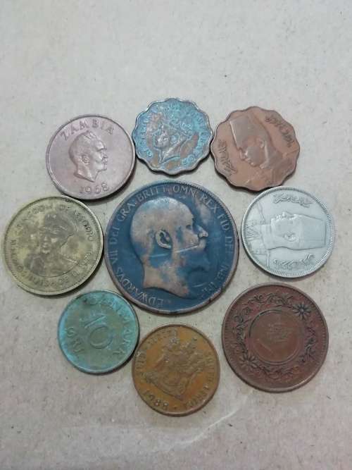 Mixed international coins - Bid per coin x9