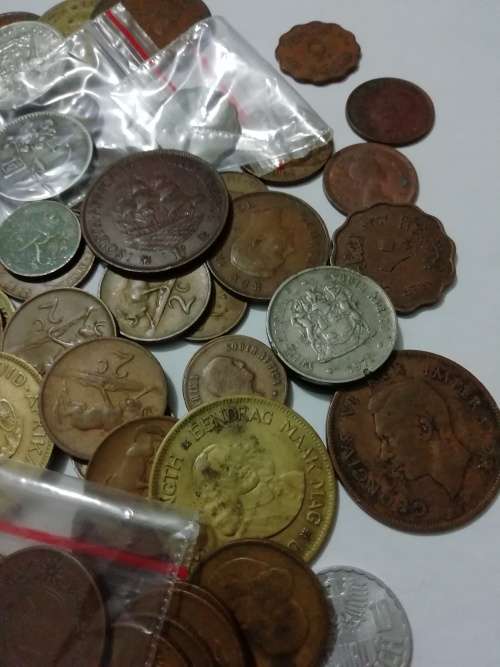 Vintage Frank Brady's tin + 101 mixed old coins