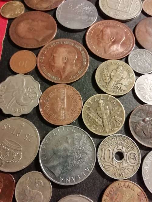 Mixed international coins x 100. Bid per coin to take all 100.
