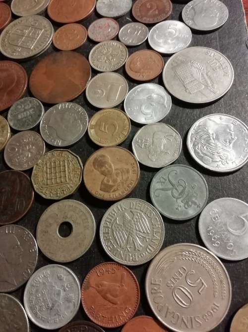Mixed international coins x 100. Bid per coin to take all 100.